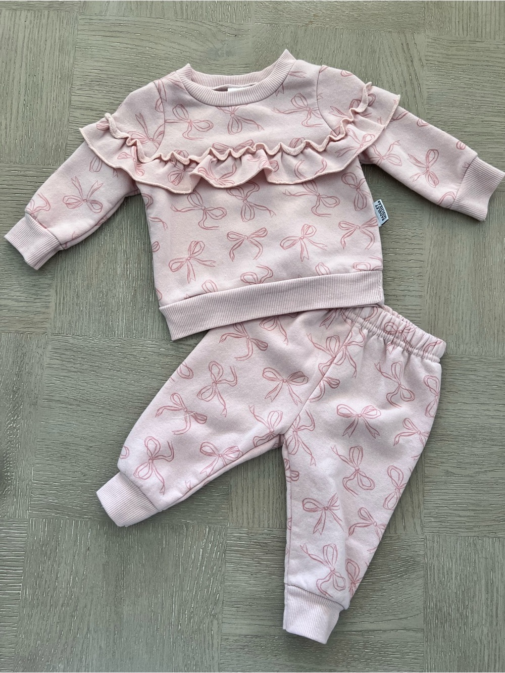 🌟3/$25🌟 Badgley Mischka Sweatshirt and Pants Baby Girl Outfit Set
